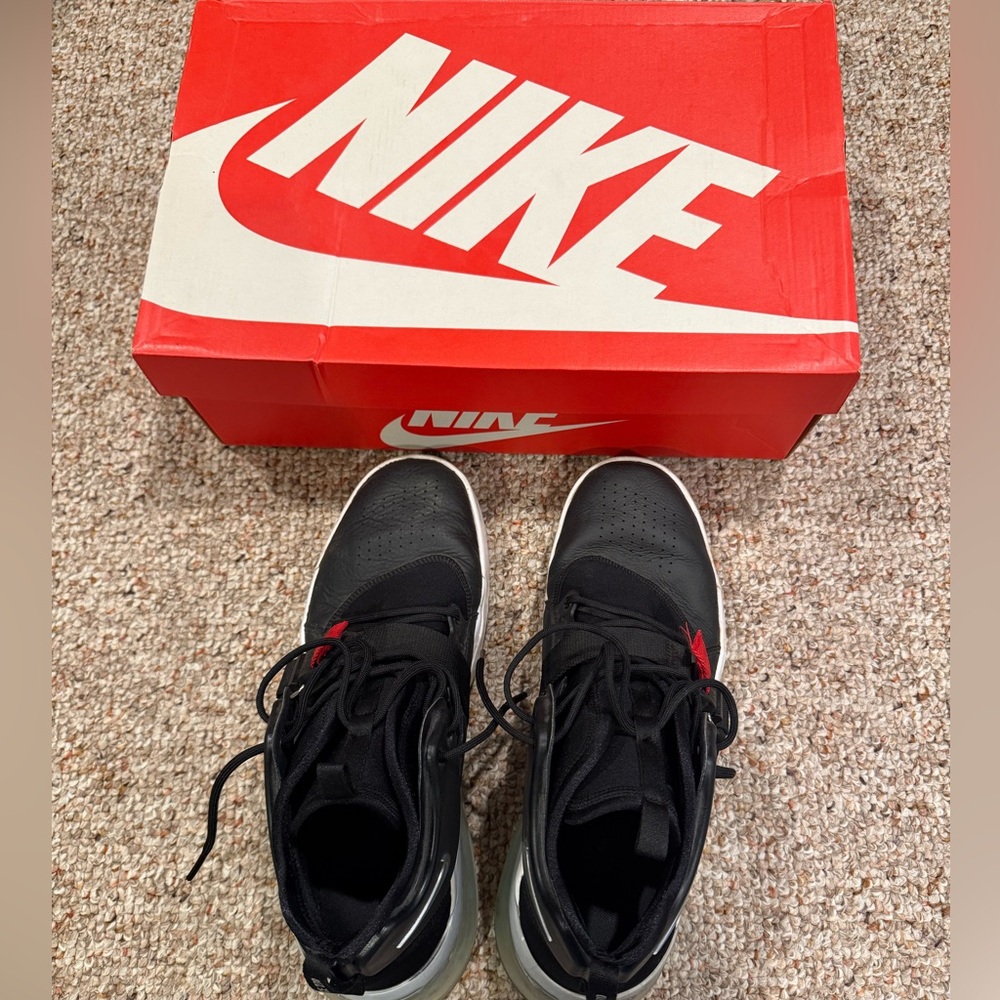 Nike Men's Air Force 270